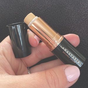 Anastasia contour stick sample size